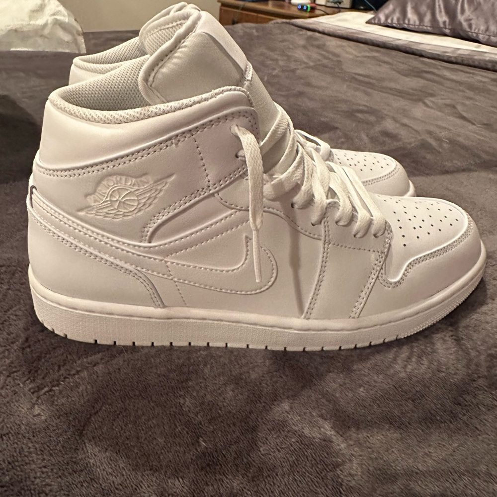 Nike Air Jordan 1 Mid Sneakers